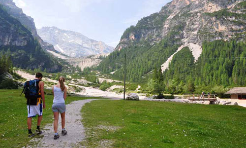 Hier befinden sich unsere Wanderer in Pederü, von hier weg kann man wirklich tolle Hütten und Berge erreichen. 