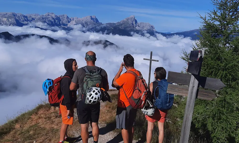 Wanderung mit Hannes, Dolomiten Wanderung, wandern in den Dolomiten, Gipfelkreuz Wanderung